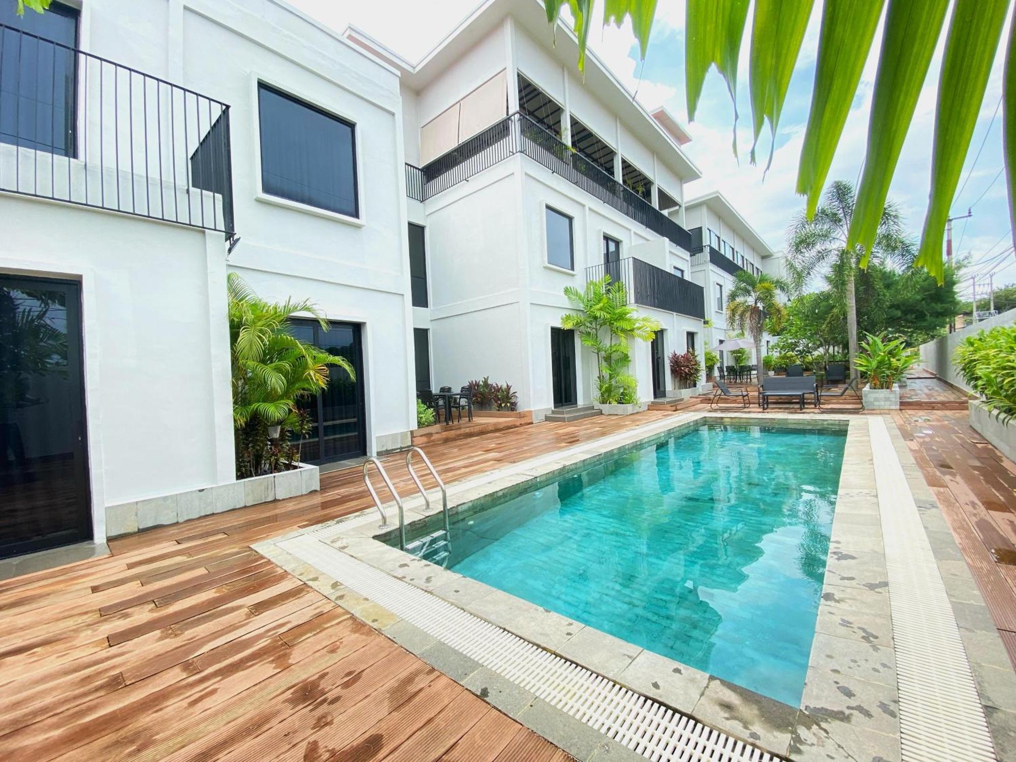 Onyx Hotel & Villa Tanjunguban 外观 照片